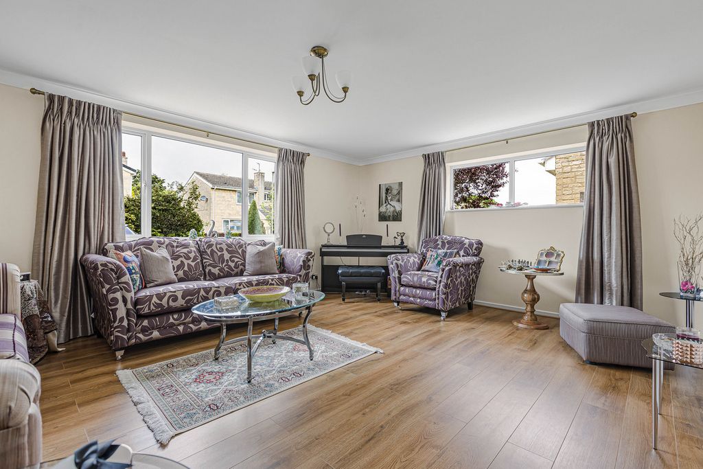 Property photo 2 of 48
