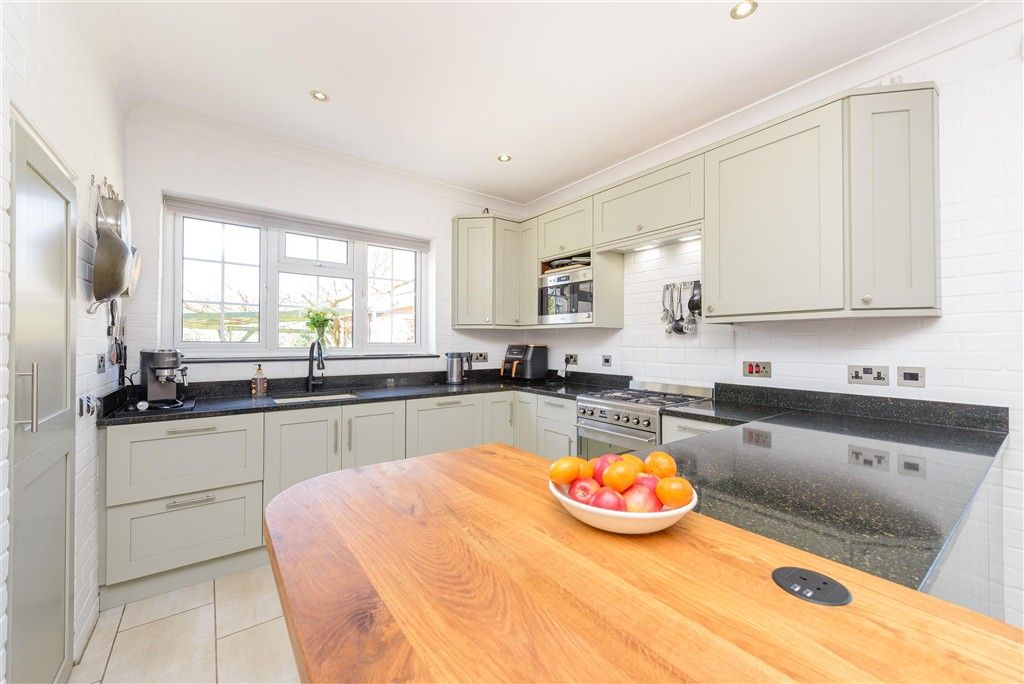 Property photo 1 of 17 Kitchen/Diner