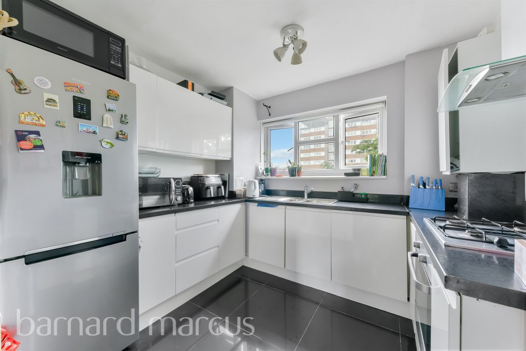 Property photo 2 of 8 Kitchen