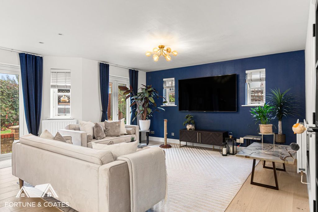 Property photo 2 of 28 Davenport_9.Jpg