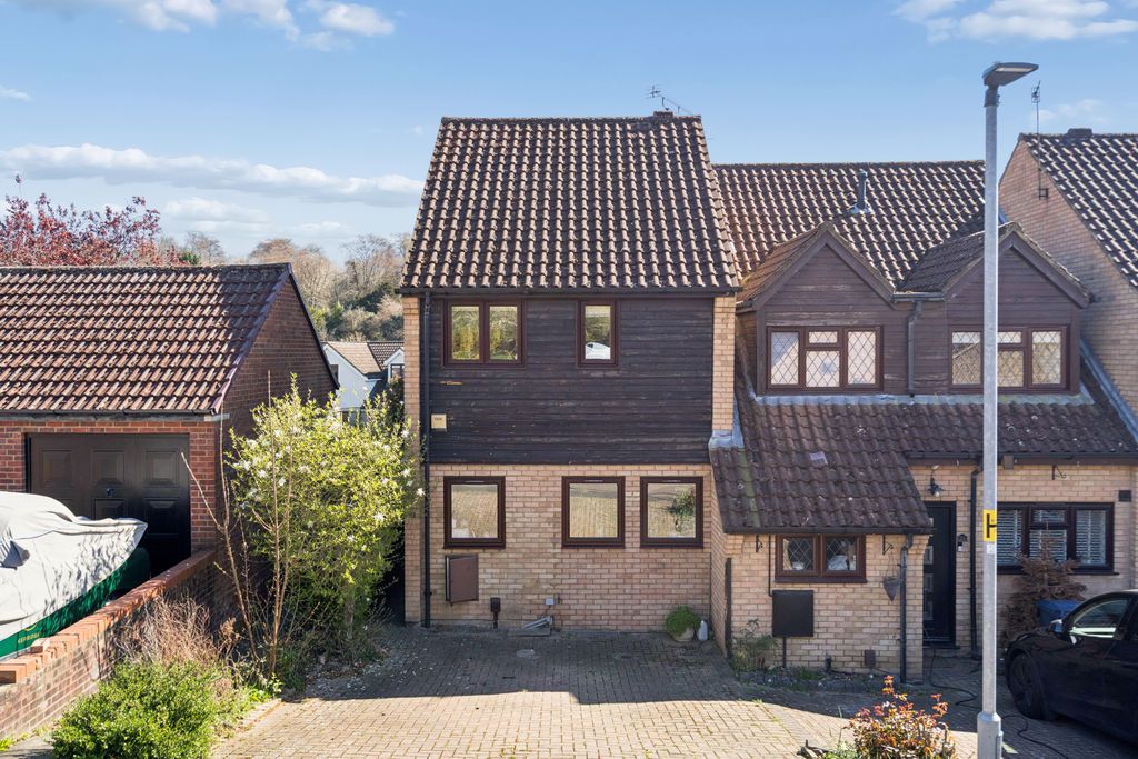 Property photo 1 of 10 Photo 4