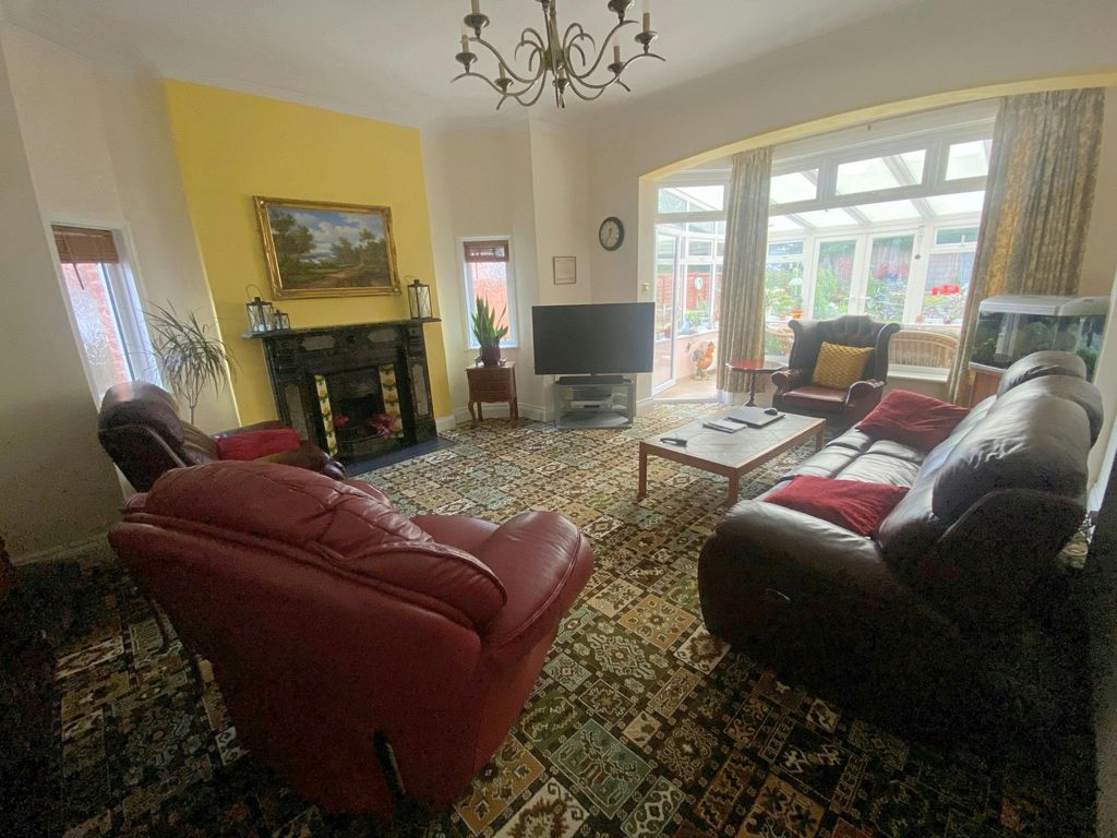 Property photo 2 of 11 Lounge.Jpg