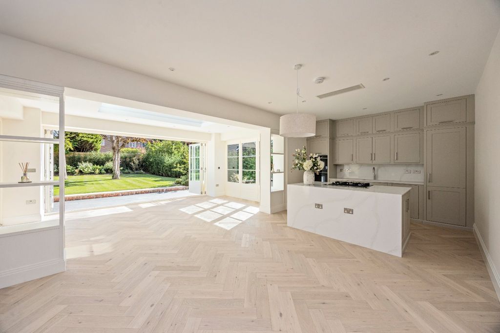 Property photo 3 of 18 Open Plan Area