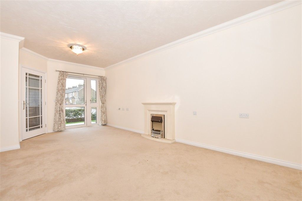 Property photo 2 of 10 Lounge/Diner