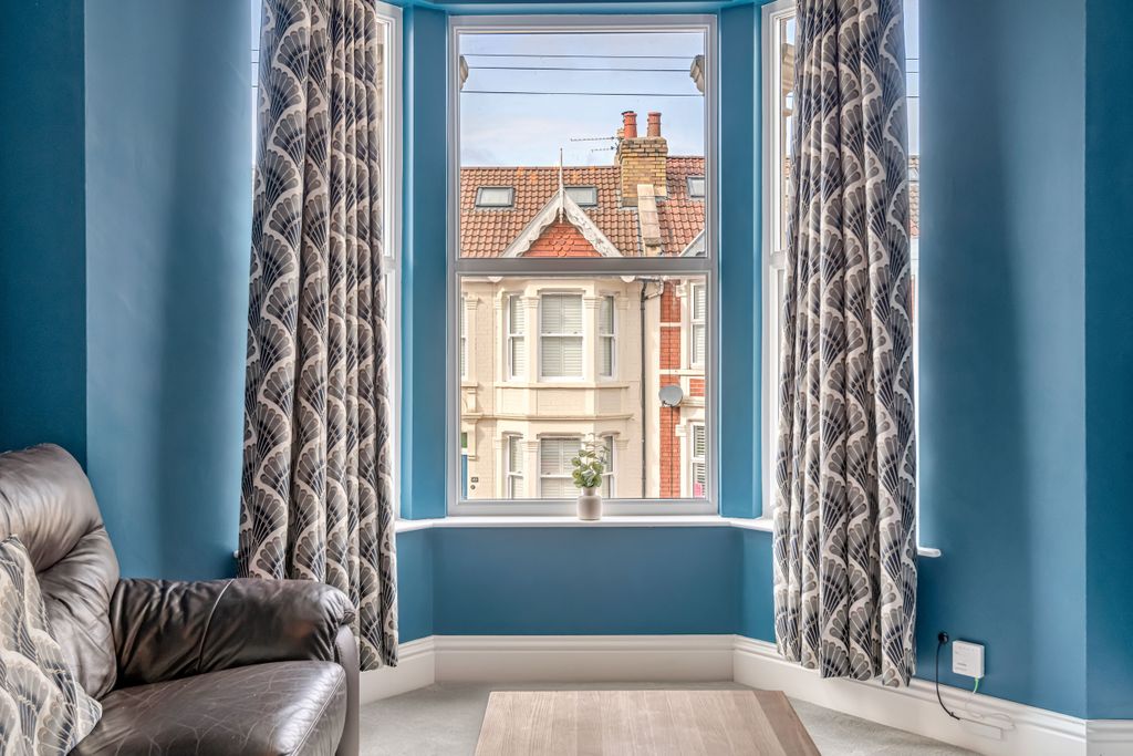 Property photo 2 of 19 Bay Window