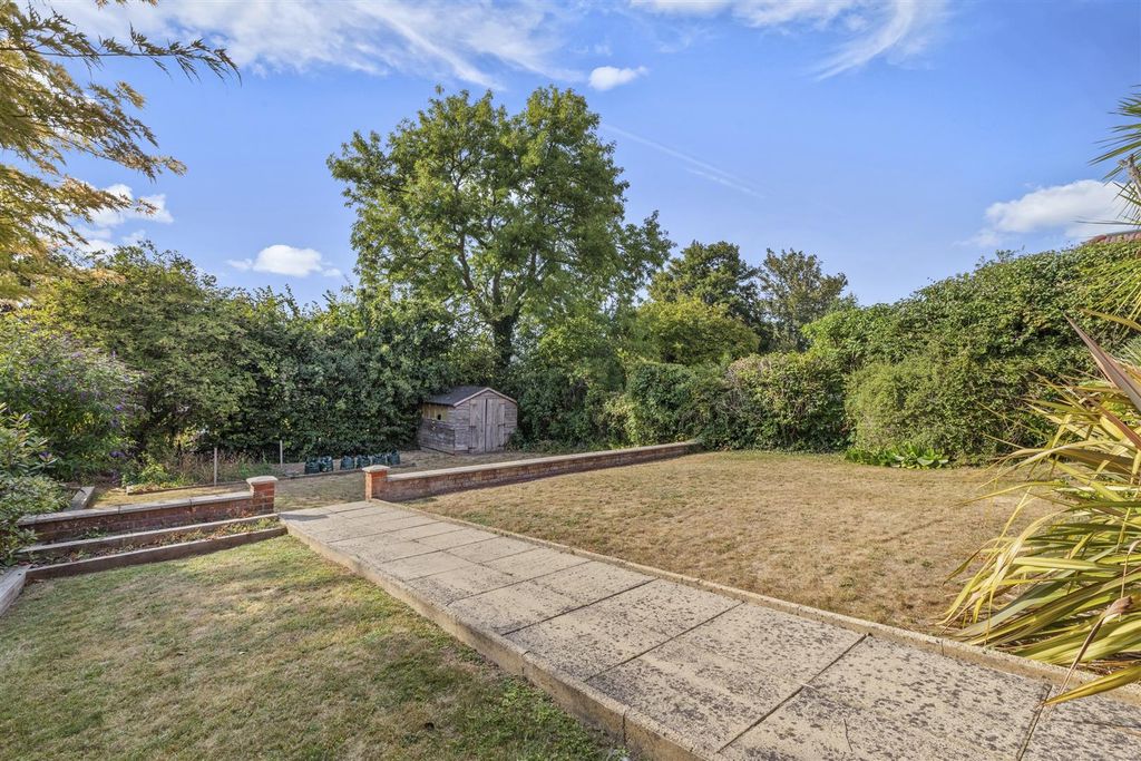 Property photo 3 of 17 West Drive-3.Jpg
