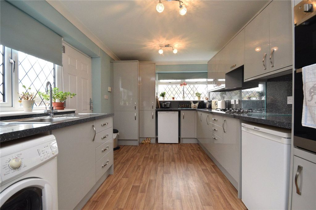 Property photo 2 of 17 Picture No. 13
