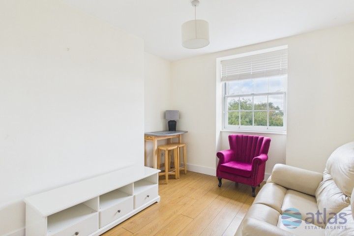 Property photo 2 of 14 Living Space
