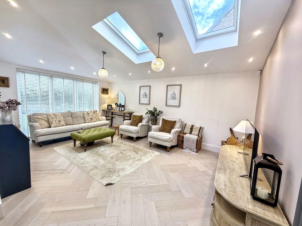 Property photo 3 of 31