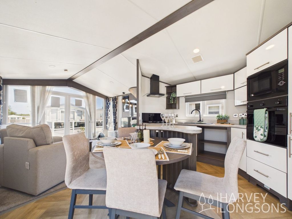 Property photo 1 of 18 Atlas Status 2 Birchington Vale Kitchen Dining Area