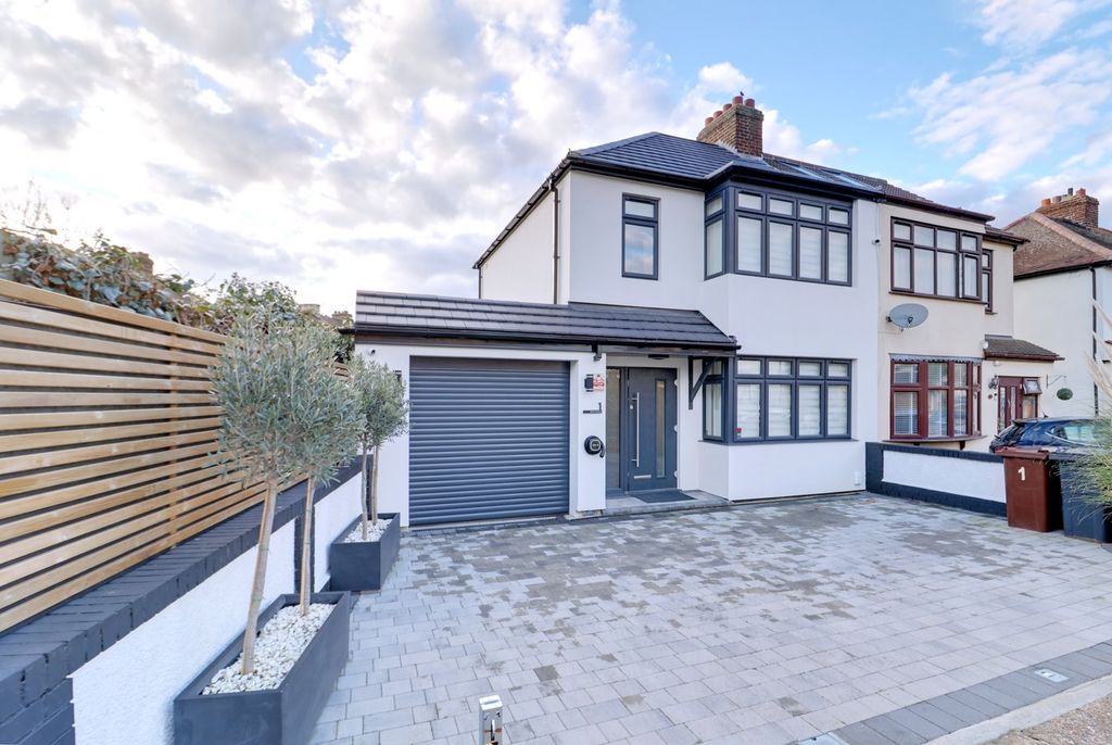 Property photo 1 of 23