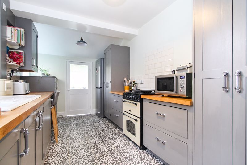 Property photo 3 of 18 Kitchen