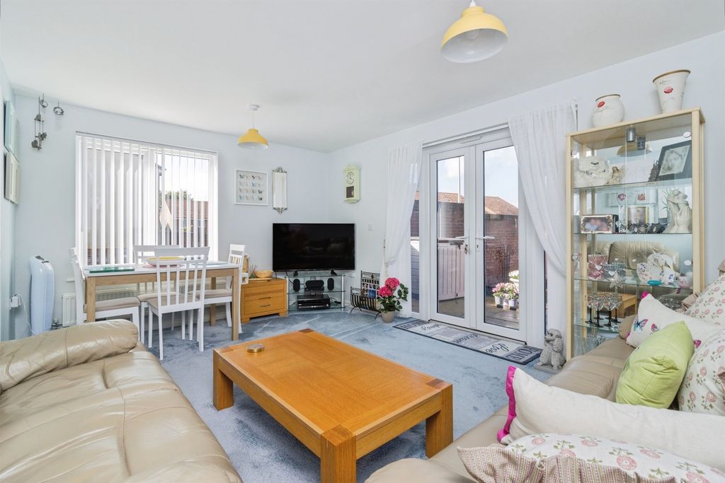 Property photo 2 of 17