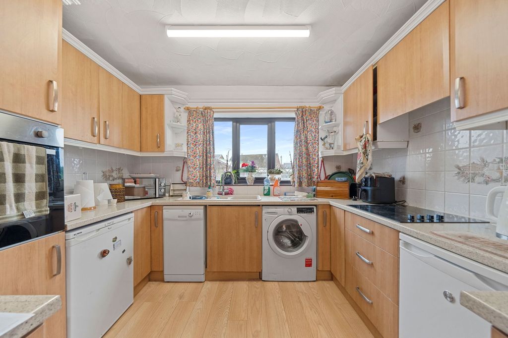 Property photo 3 of 21