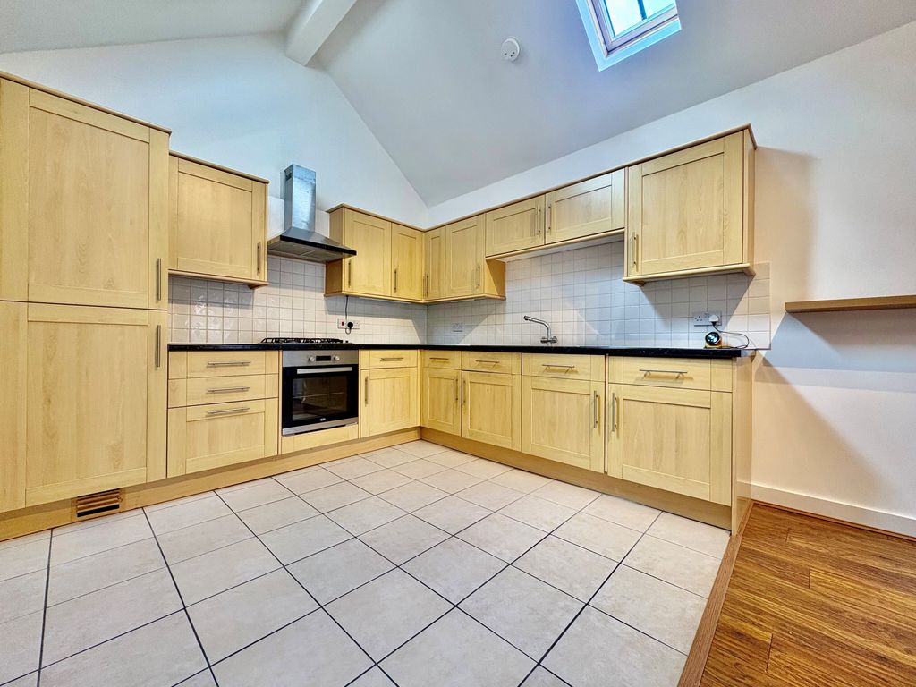 Property photo 2 of 12 Bathroom