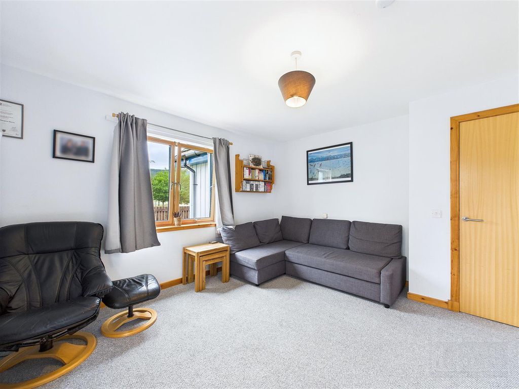 Property photo 3 of 27 Sitting Room