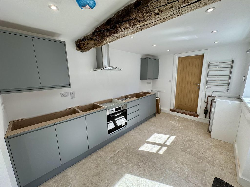 Property photo 2 of 12 Kitchen (1/2)