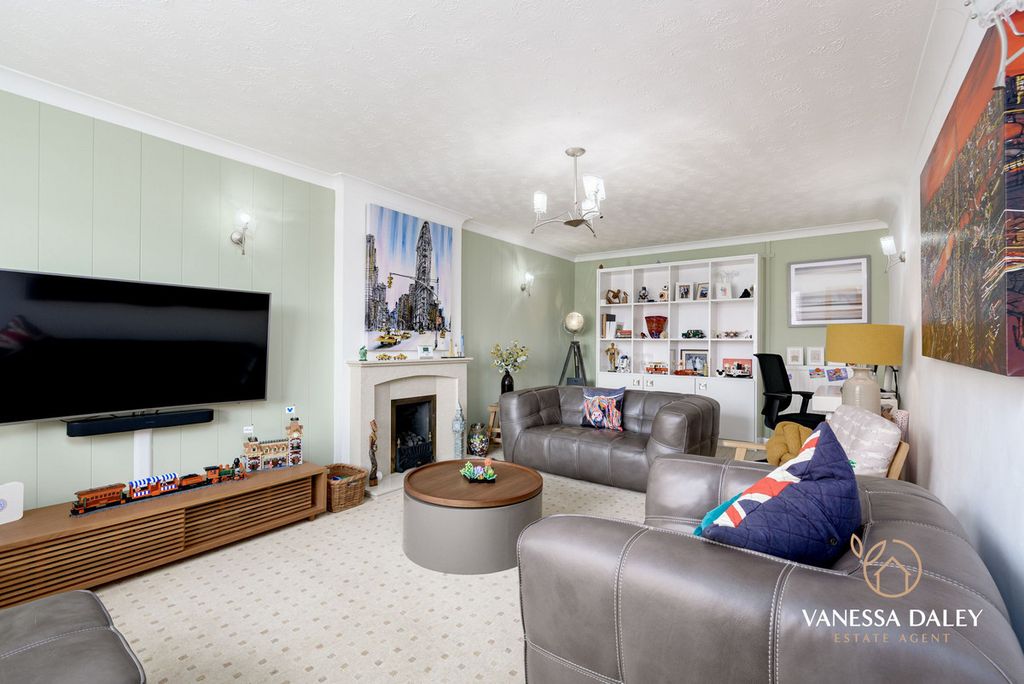 Property photo 2 of 44