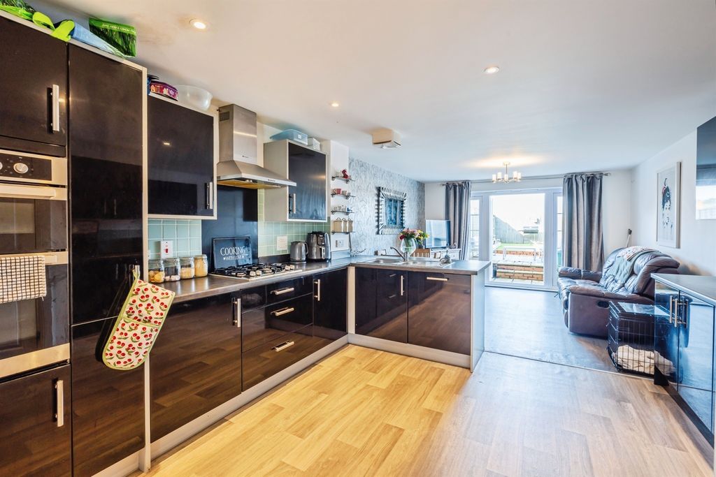 Property photo 3 of 20