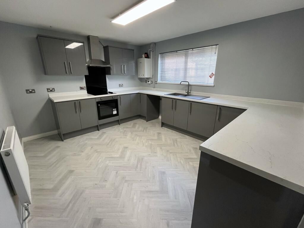 Property photo 3 of 6 Kitchen