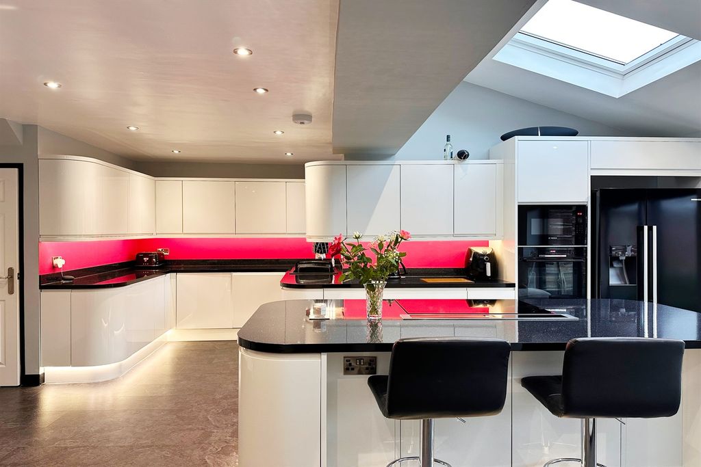 Property photo 2 of 16 Open Plan Kitchen Dining