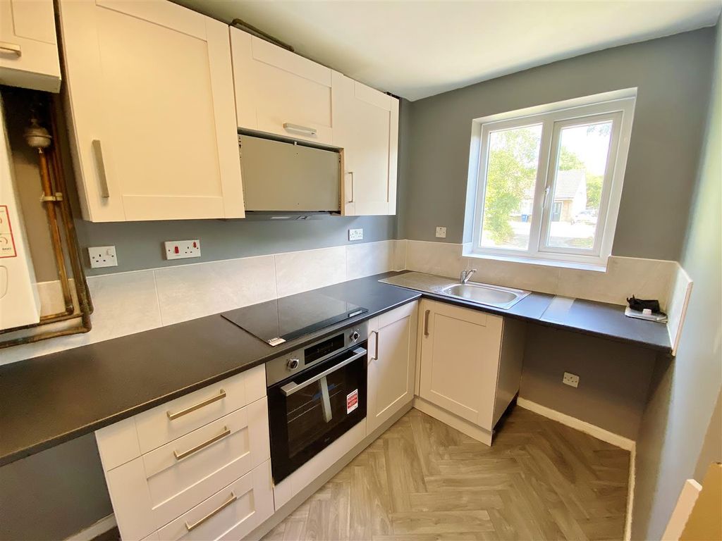 Property photo 3 of 7 Kitchen