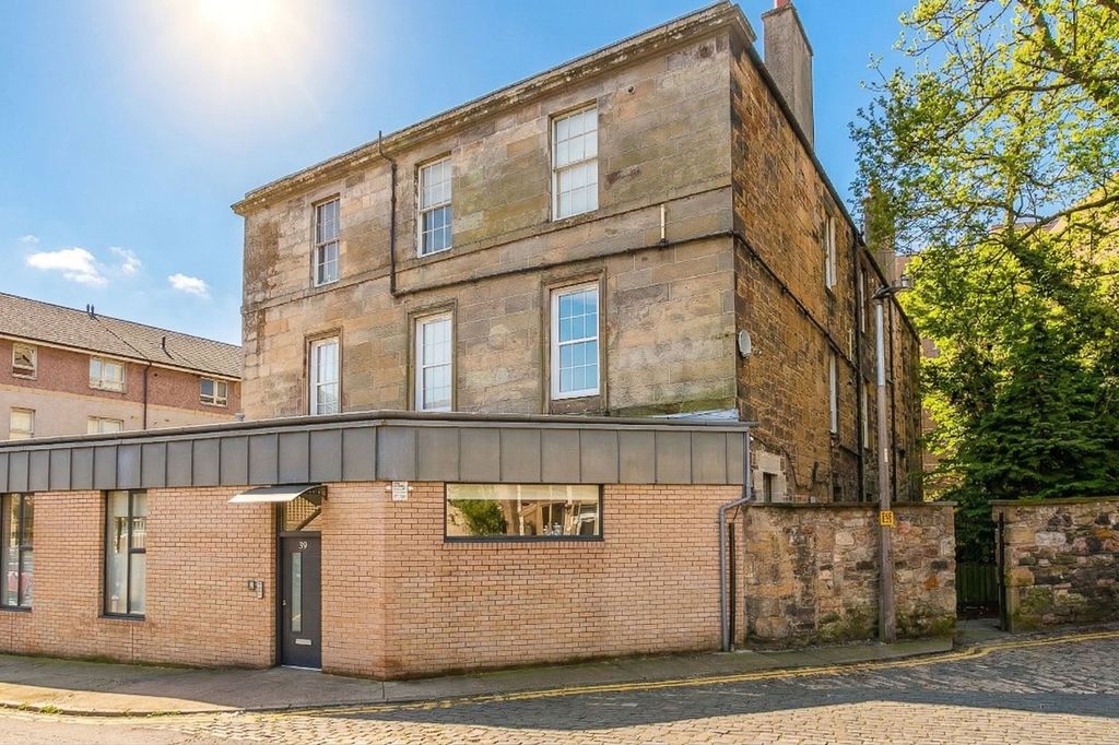 Property photo 1 of 25