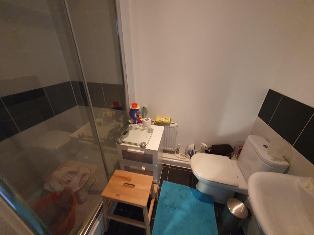 Property photo 2 of 8 Bathroom