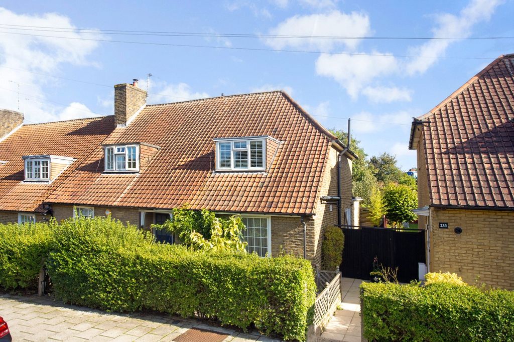 Property photo 1 of 16 Huntingfield Road
