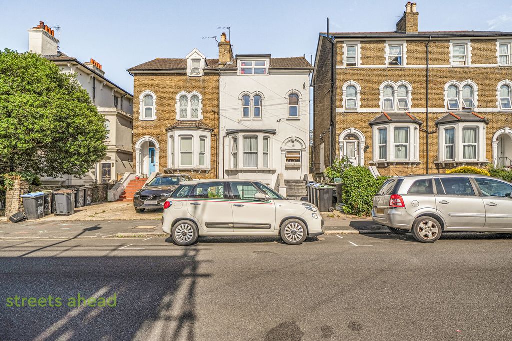 Property photo 2 of 9 3671Fba1-F5Dd-48B...