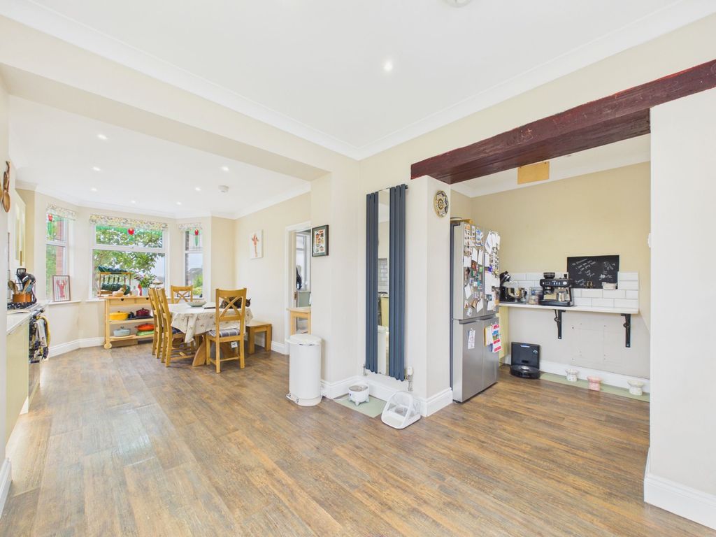Property photo 3 of 31