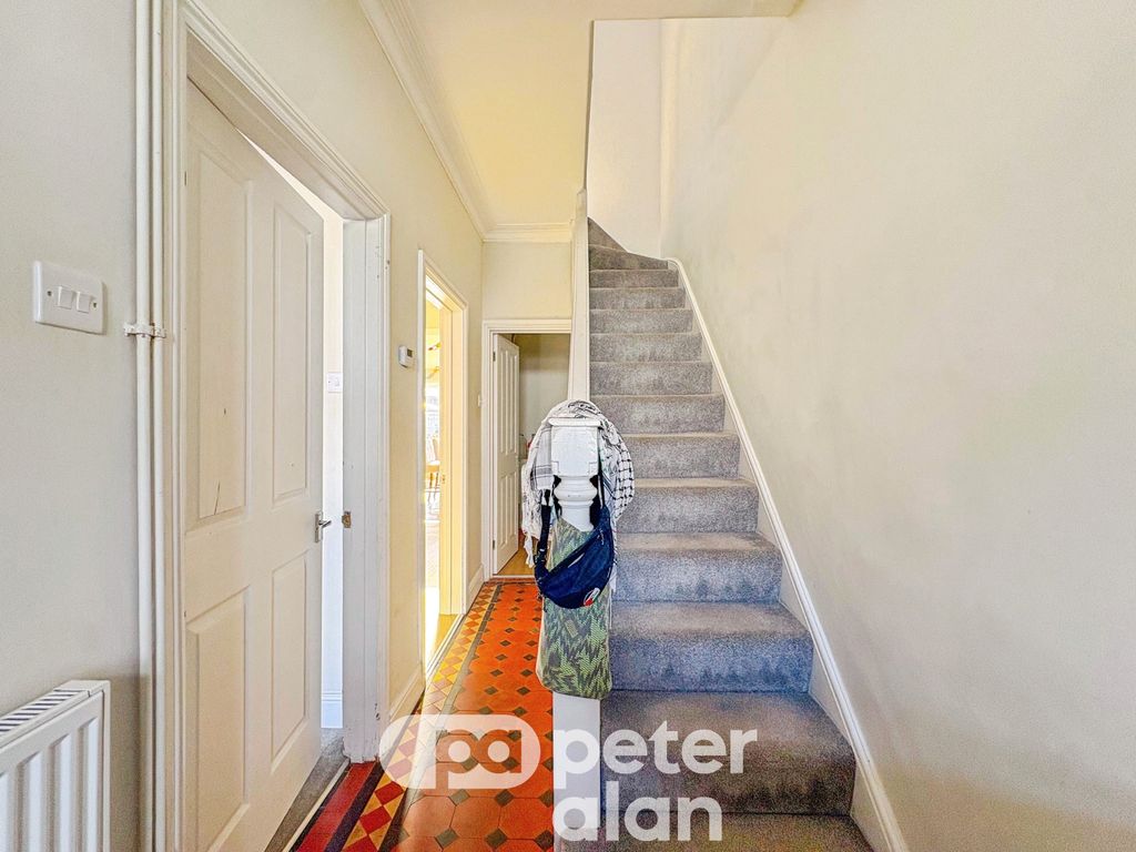 Property photo 3 of 26 Entrance Hall