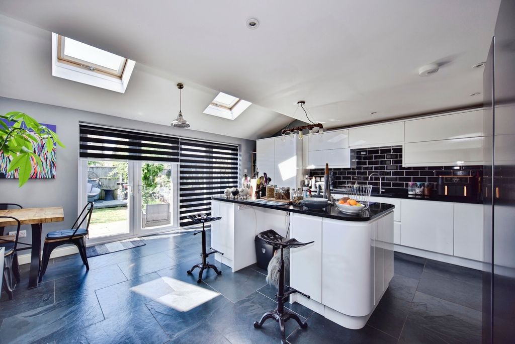 Property photo 2 of 20 Pbox-Img.Jpg