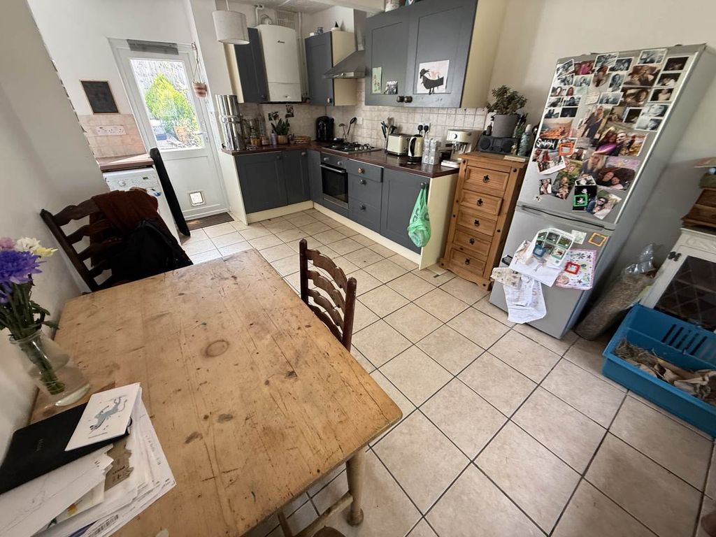 Property photo 3 of 9 Kitchen