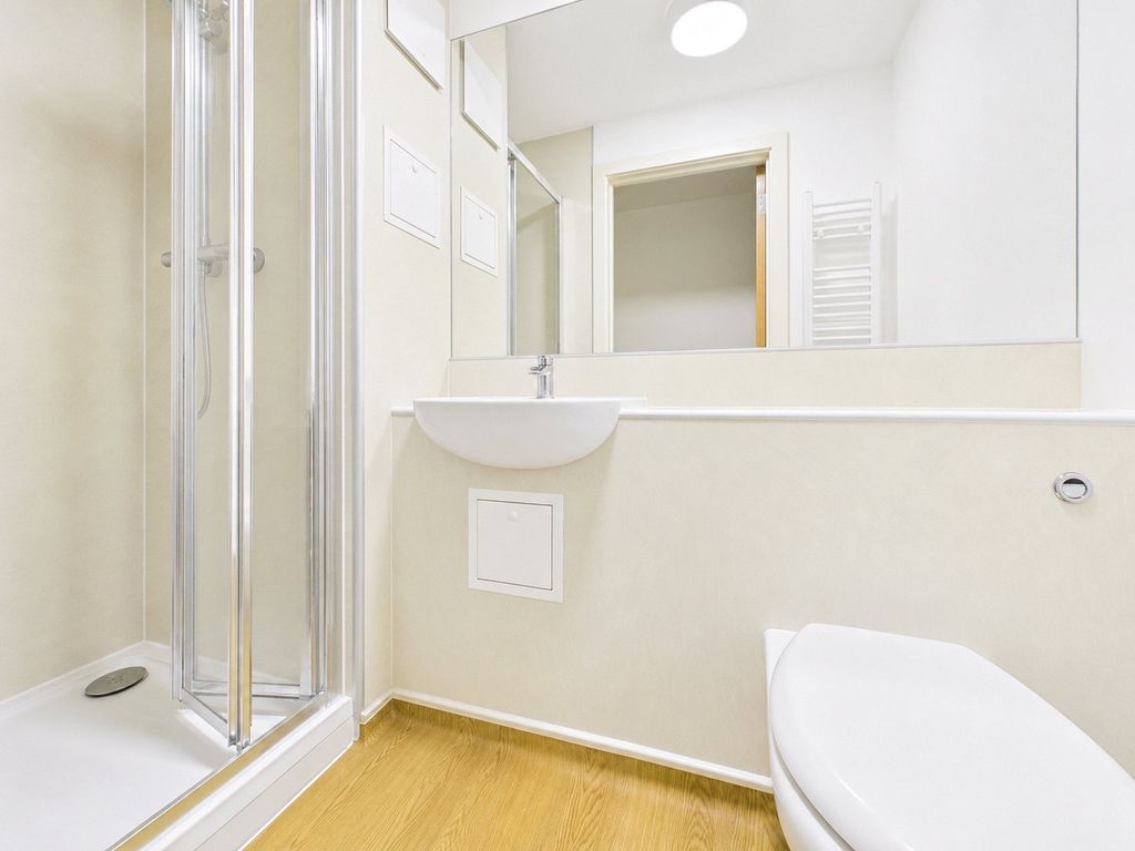 Property photo 3 of 12 Bathroom