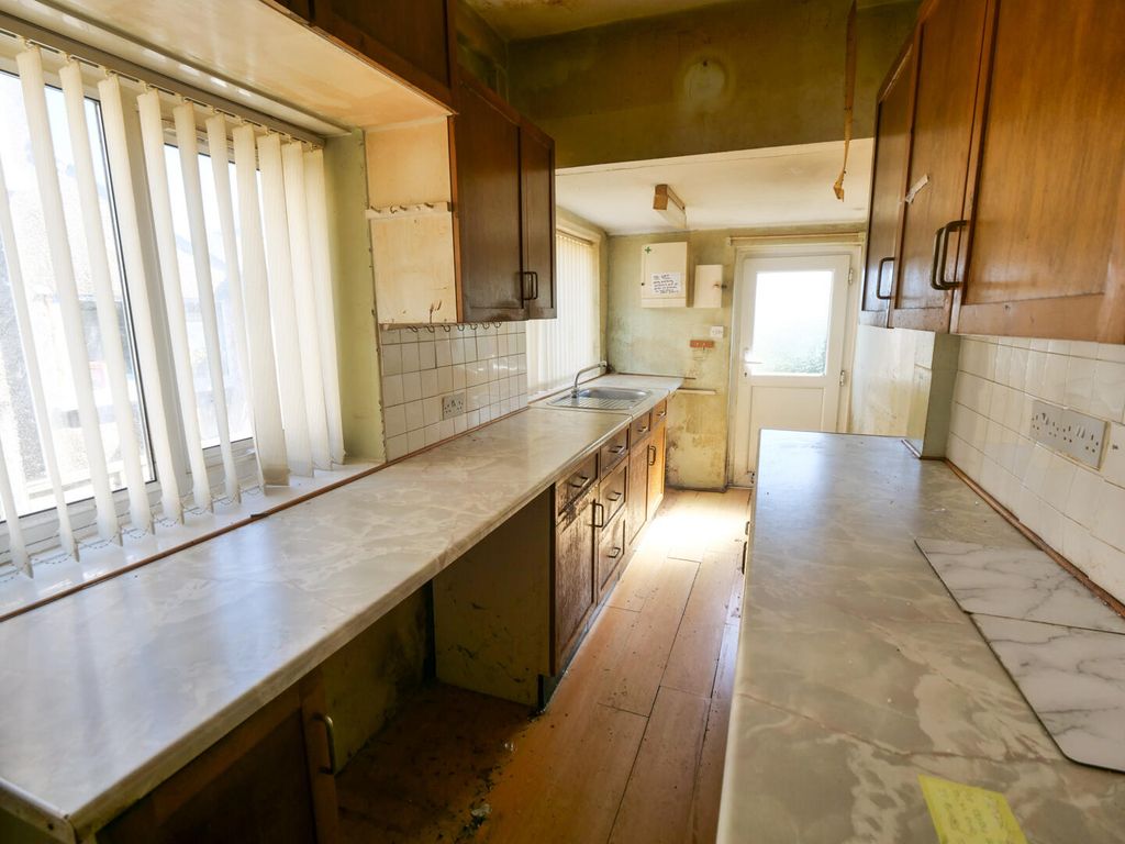 Property photo 3 of 8 Kitchen