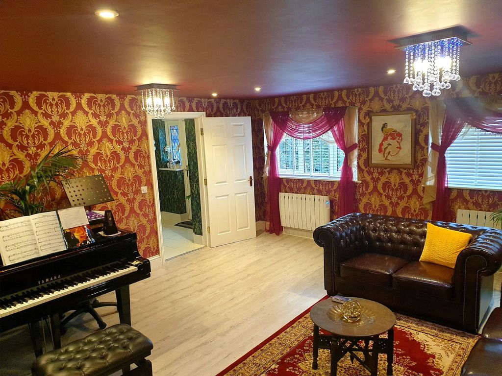 Property photo 3 of 34