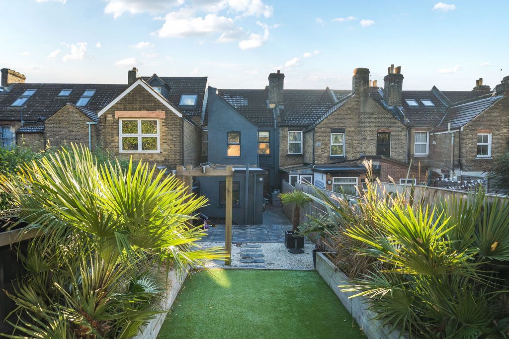 Property photo 2 of 19