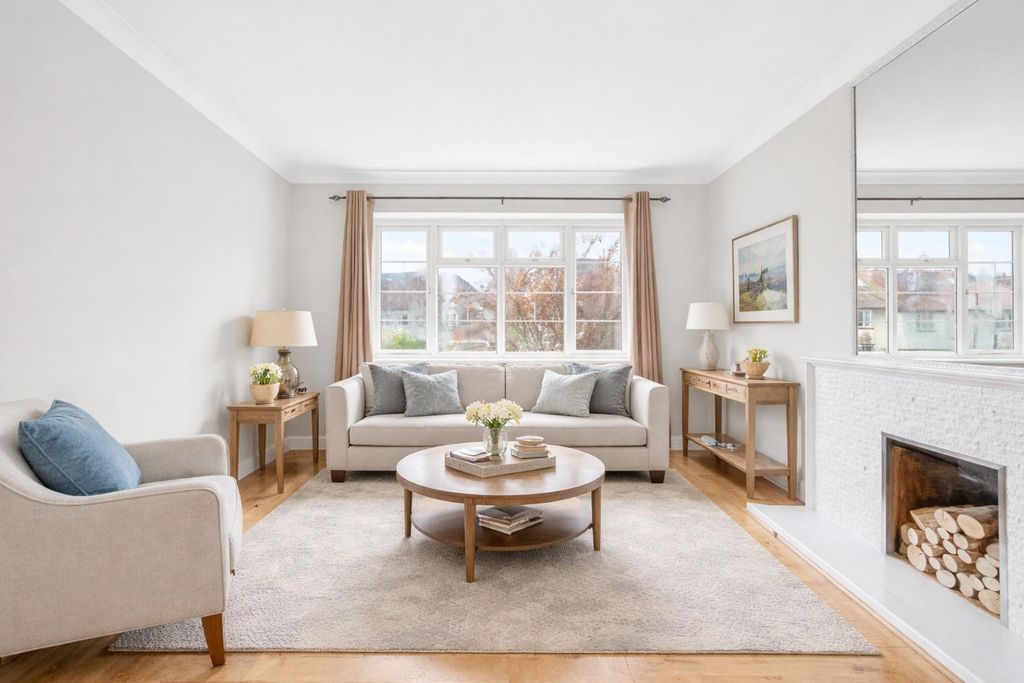 Property photo 2 of 25