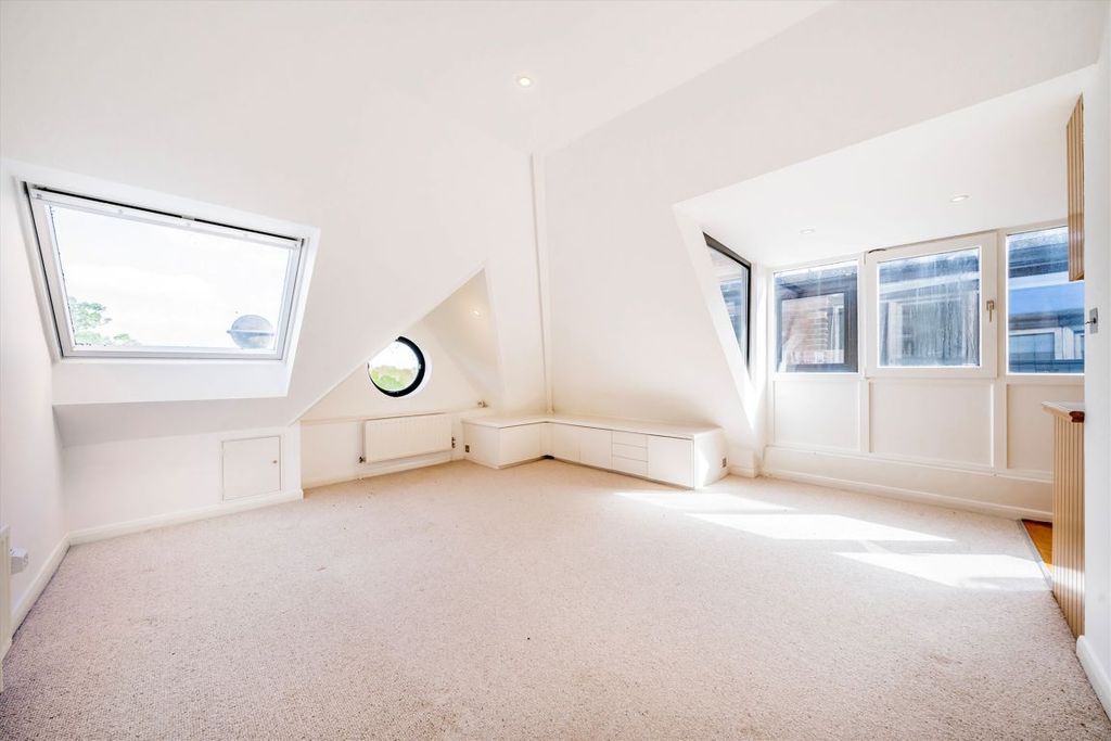 Property photo 2 of 8