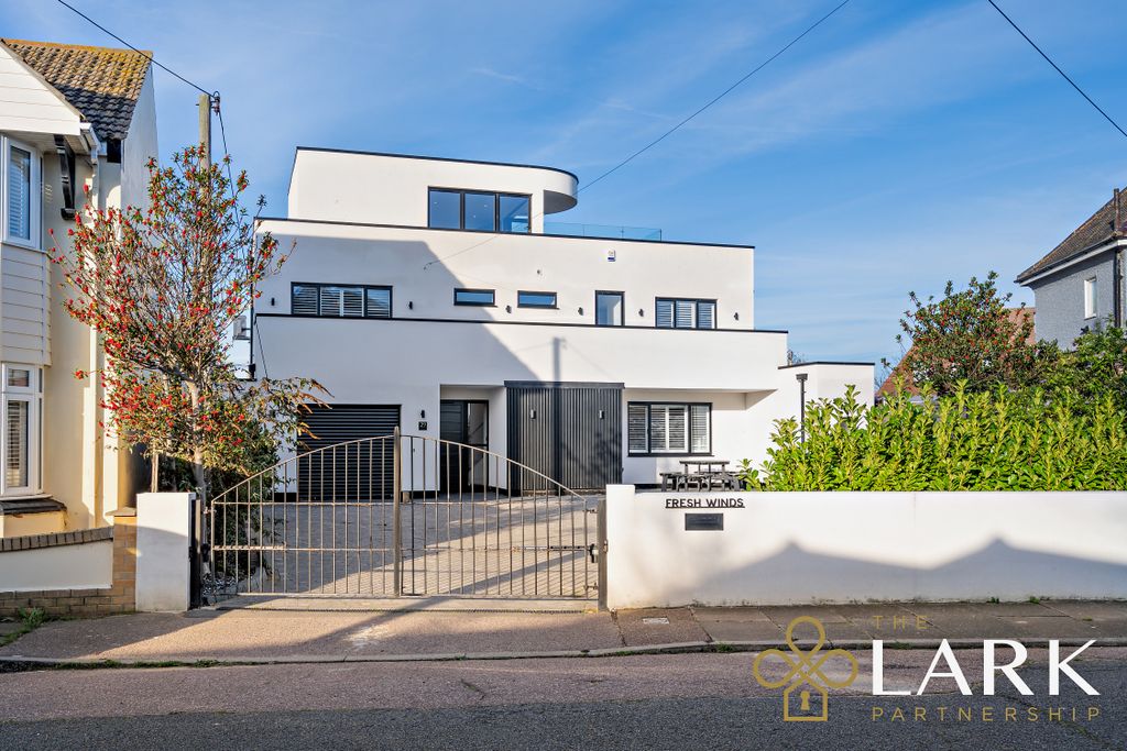 Property photo 3 of 47 8670872-Exteriorwm01-800