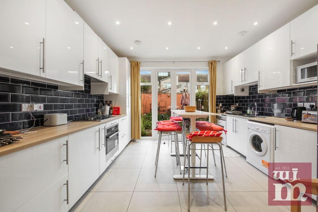 Property photo 2 of 13 Kitchen