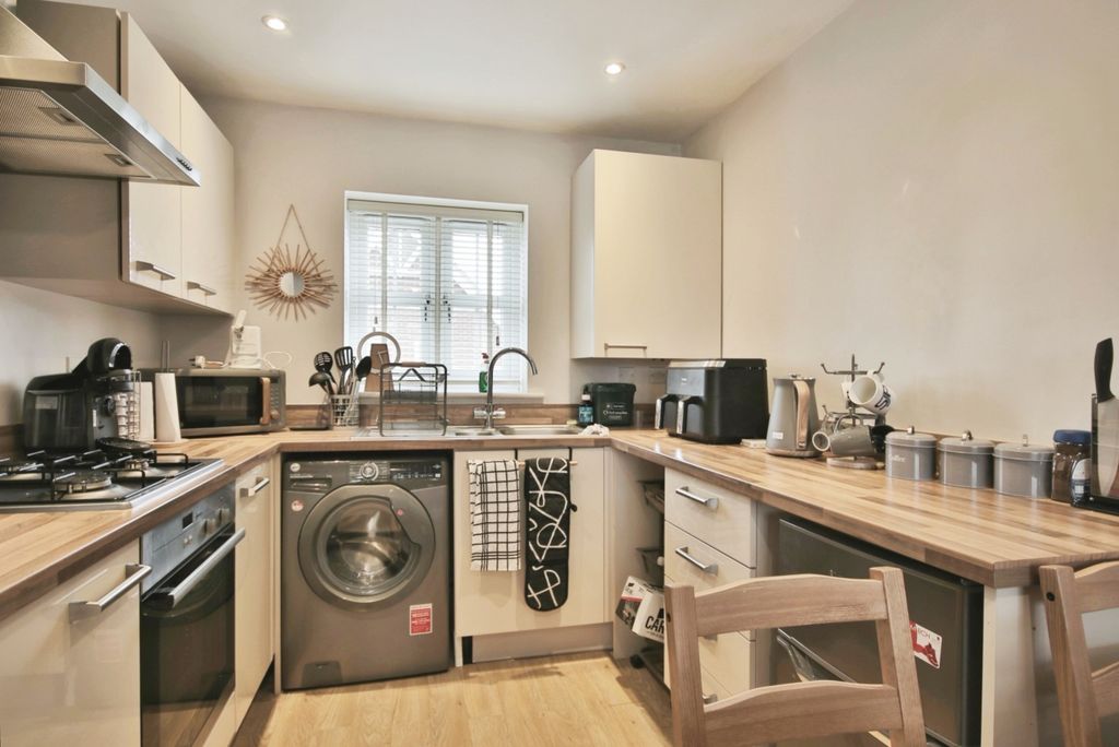 Property photo 2 of 8 4029884