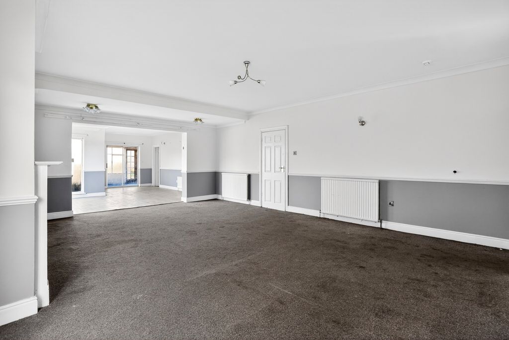 Property photo 3 of 21 Lounge/Dining Room