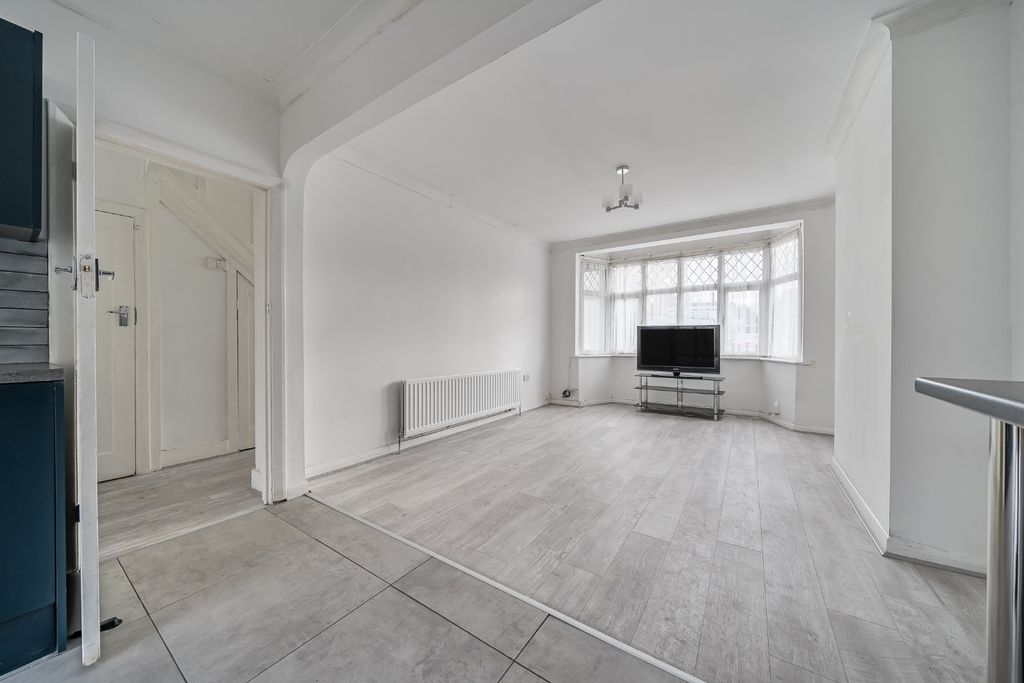 Property photo 3 of 13 4674355