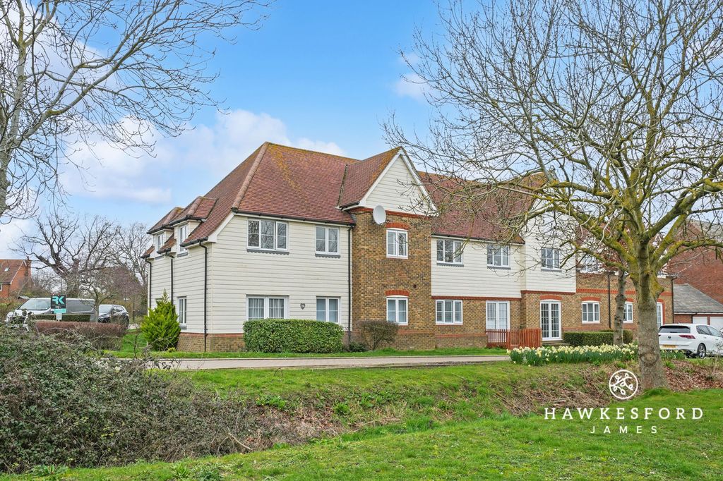 Property photo 1 of 15 Wigeon Road, Iwade - Front