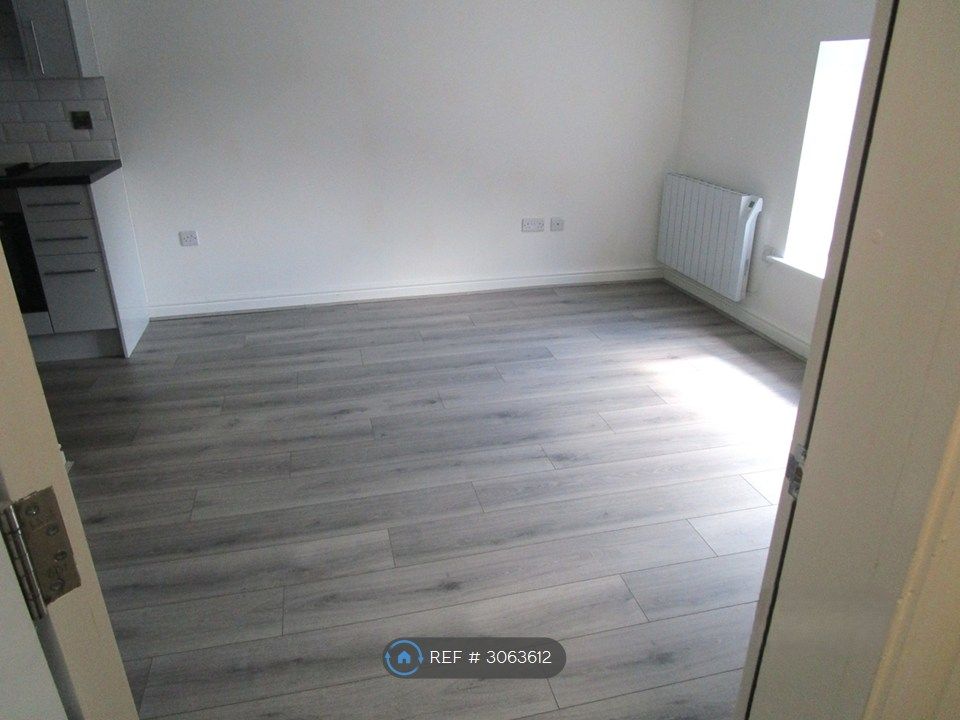 Property photo 1 of 9 Lounge / Kitchen