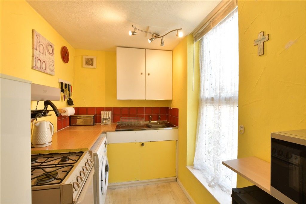 Property photo 2 of 7 Kitchen