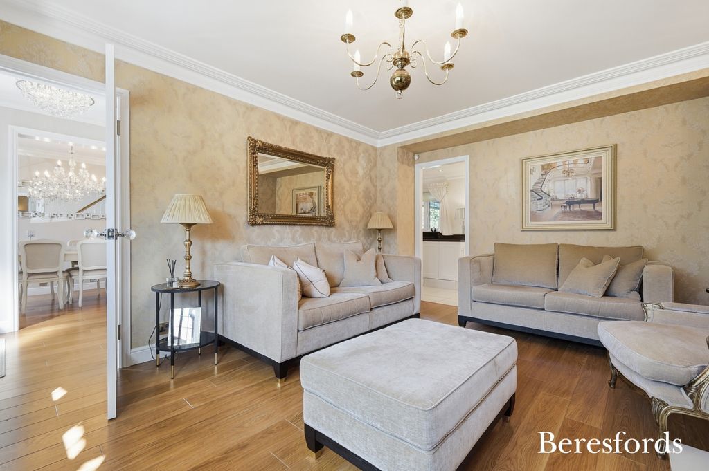 Property photo 3 of 35 Picture No. 27