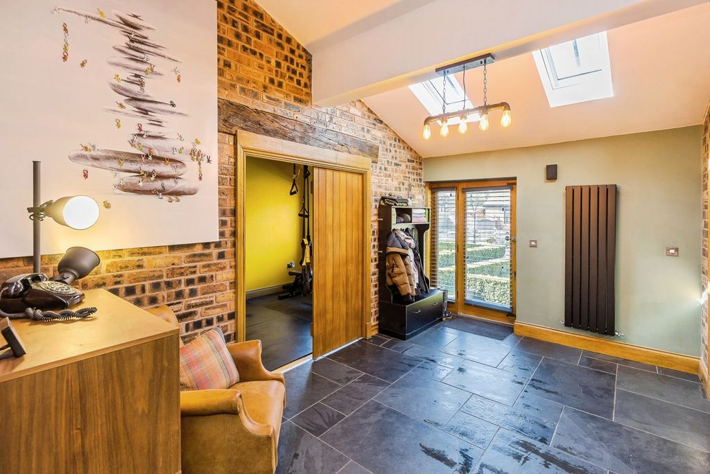 Property photo 2 of 20 Entrance Hallway